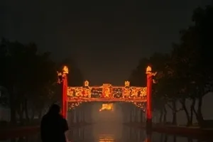 第七次日落封面，海边长曝光日落与三脚架剪影