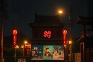 夏日存档点封面，像素存档界面与蝉鸣夏日街景